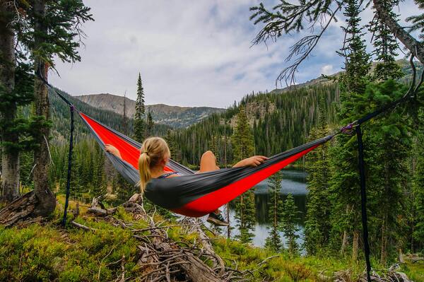 Women relaxing in the hamak.